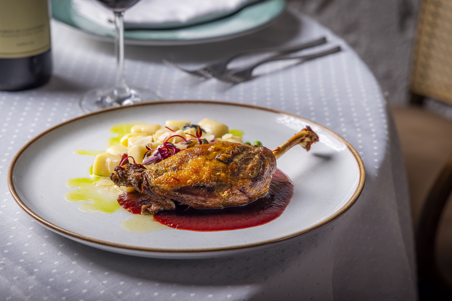 Restaurante Piselli celebra Páscoa com menu especial e sofisticada sobremesa italiana